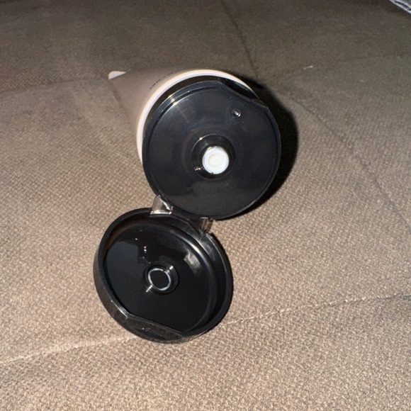 The Face Shop Rice Water Bright Foaming Cleanser - Picture 5 of 9